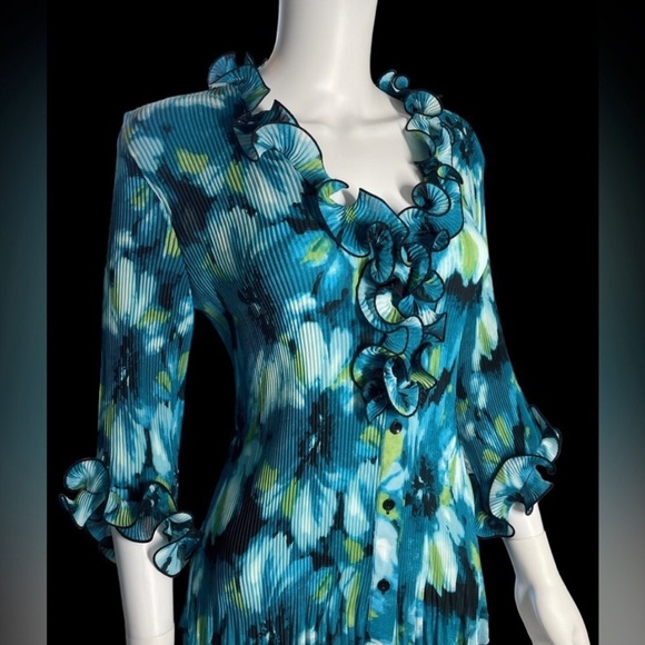 SIGNATURE BY LARRY LEVINE Ruffle blouse Size L - Picture 1 of 1